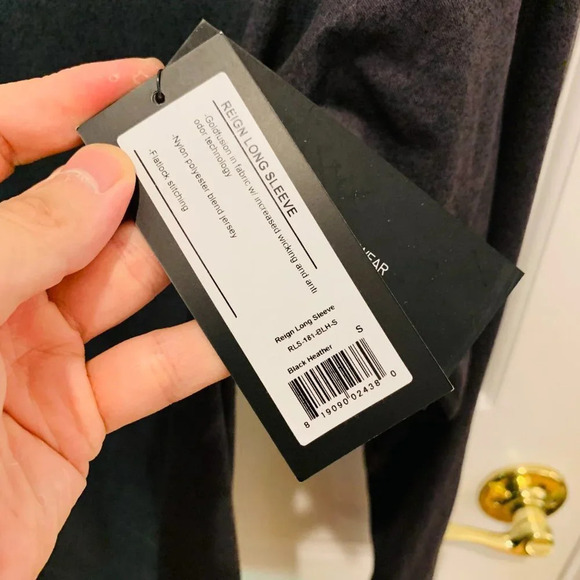 BRAND NEW Rhone Reign Long Sleeve Performance T-Shirt Men's Small - Picture 3 of 6